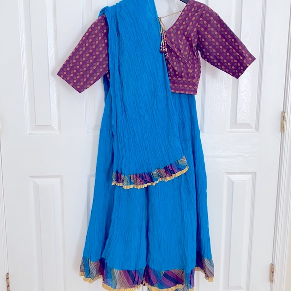 In sale-Chaniya choli, can fit to girl size 14-16 and women’s size small - Picture 2 of 8